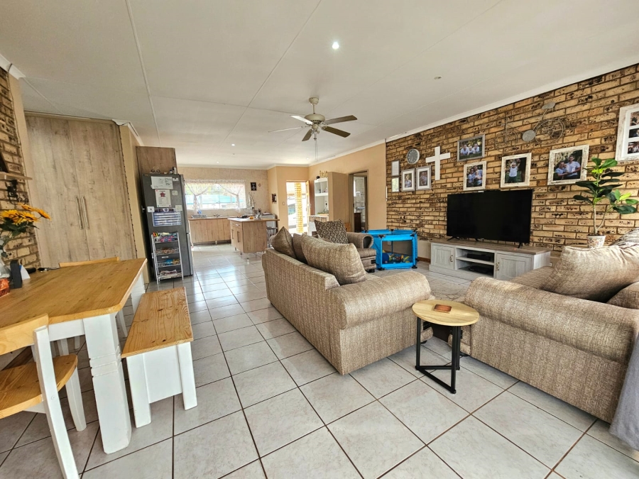 3 Bedroom Property for Sale in Miederpark North West